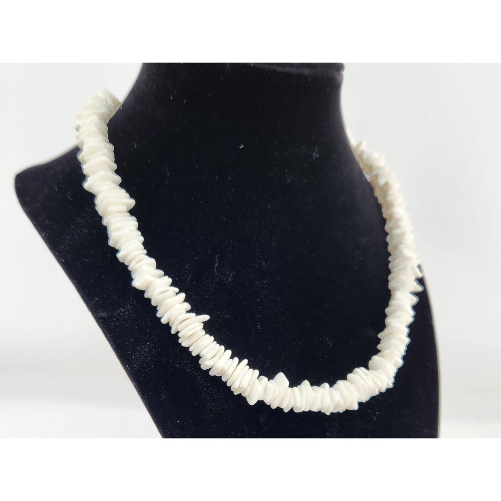 Vintage 18" 90s Puka Shell Chip Choker Necklace Y2K Trendy Hawaiian Surfer